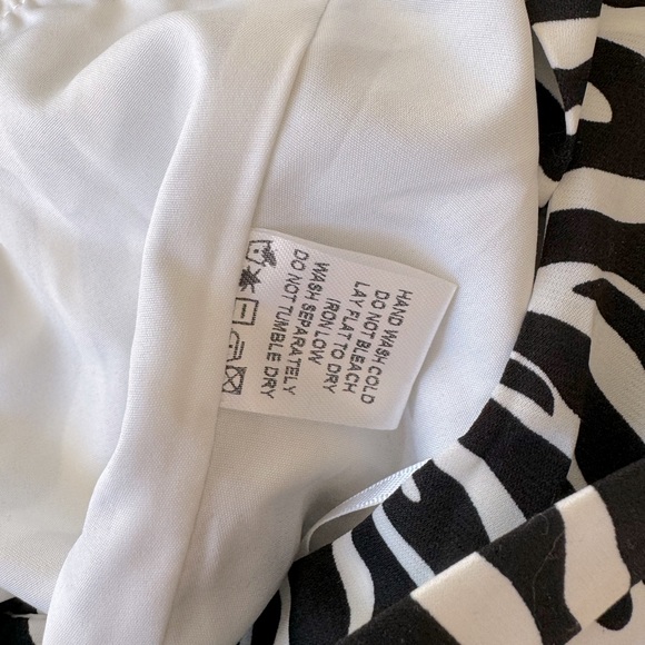 SUPERDOWN Zebra Halter Top - Picture 6 of 6